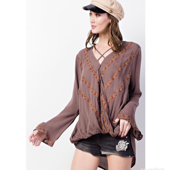 $ FIRM 🌷Embroidered Hi-Lo Cross Front Tunic - Picture 2 of 4